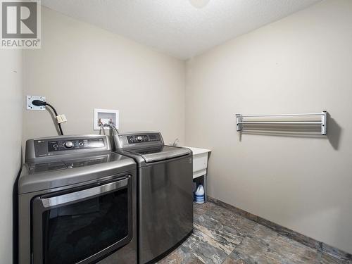 7627 Creekside Way, Prince George, BC - Indoor Photo Showing Laundry Room