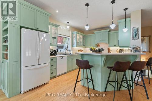 4833 Bruce 3 Road, Saugeen Shores, ON - Indoor Photo Showing Kitchen With Upgraded Kitchen