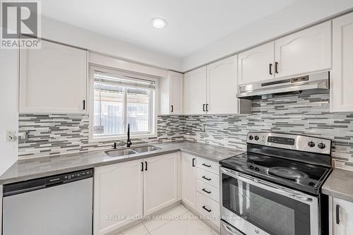 10 Field Sparrow Road, Brampton, ON - Indoor Photo Showing Kitchen With Double Sink With Upgraded Kitchen