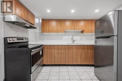 10 Field Sparrow Road, Brampton, ON - Indoor Photo Showing Kitchen