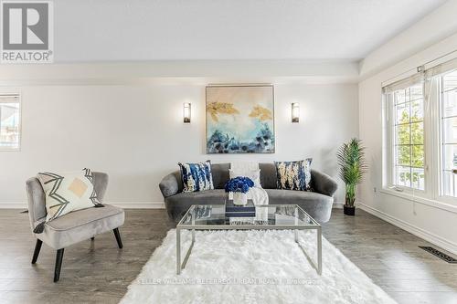 10 Field Sparrow Road, Brampton, ON - Indoor Photo Showing Living Room