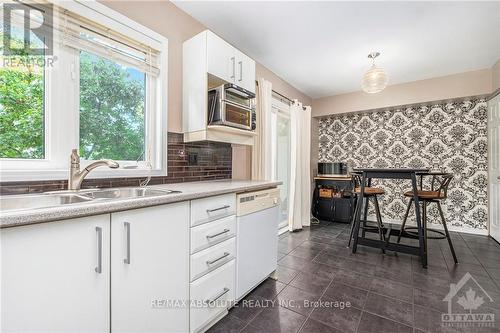 284 Tivoli, Ottawa, ON - Indoor Photo Showing Kitchen With Double Sink