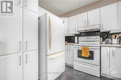 284 Tivoli, Ottawa, ON - Indoor Photo Showing Kitchen