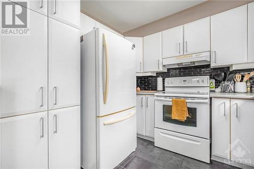 284 Tivoli Private, Nepean, ON - Indoor Photo Showing Kitchen