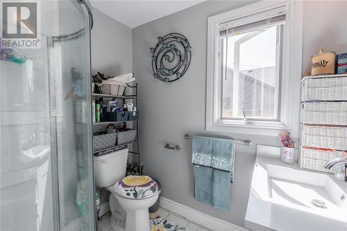 529 Roosevelt Drive, Sarnia, ON - Indoor Photo Showing Bathroom