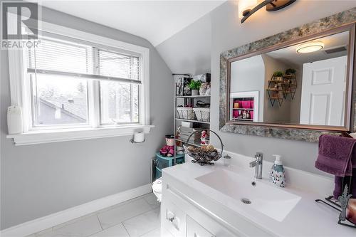 529 Roosevelt Drive, Sarnia, ON - Indoor Photo Showing Bathroom