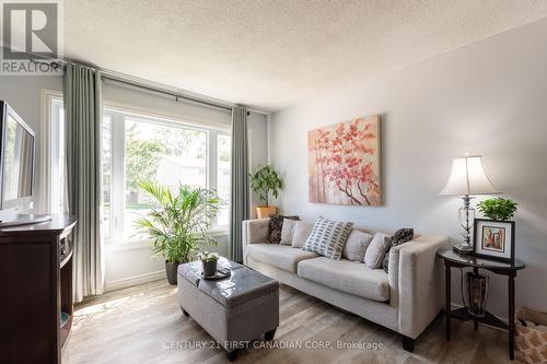 64 - 1095 Jalna Boulevard, London, ON - Indoor Photo Showing Living Room