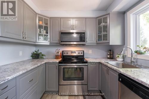 64 - 1095 Jalna Boulevard, London, ON - Indoor Photo Showing Kitchen With Upgraded Kitchen