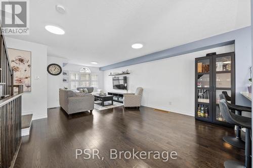 91 Mayland Trail, Hamilton, ON - Indoor Photo Showing Living Room