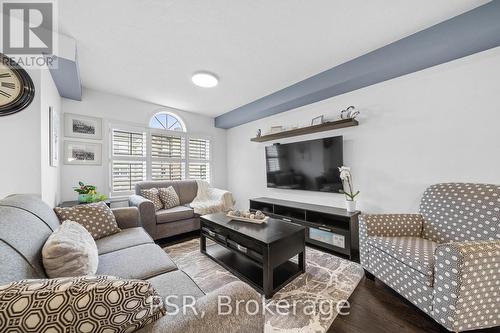 91 Mayland Trail, Hamilton, ON - Indoor Photo Showing Living Room