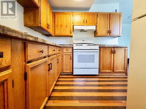 3 - 69 Victoria Avenue N, Hamilton, ON - Indoor Photo Showing Kitchen