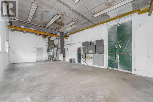 8 Munch Avenue, Cambridge, ON - Indoor Photo Showing Garage