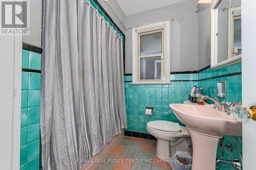 8 Munch Avenue, Cambridge, ON - Indoor Photo Showing Bathroom