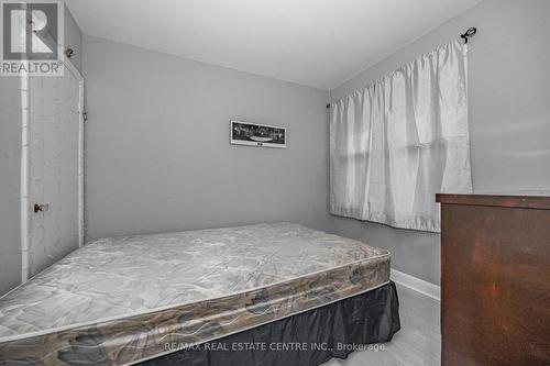 8 Munch Avenue, Cambridge, ON - Indoor Photo Showing Bedroom