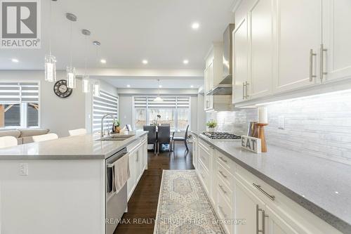 124 Drexler Avenue, Guelph/Eramosa, ON - Indoor Photo Showing Kitchen With Upgraded Kitchen