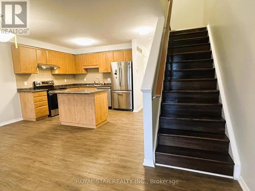 220 Countrystone Crescent, Kitchener, ON - Indoor Photo Showing Kitchen With Stainless Steel Kitchen