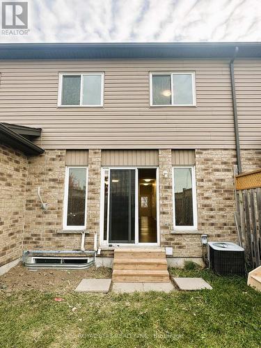 220 Countrystone Crescent, Kitchener, ON - Outdoor