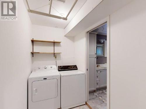 4063 Joyce Ave, Powell River, BC - Indoor Photo Showing Laundry Room