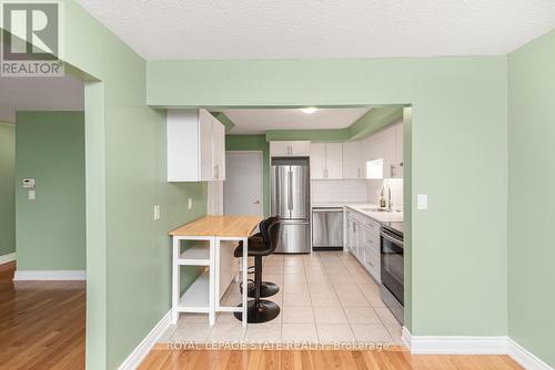 25 - 100 St Andrews Court, Hamilton, ON - Indoor Photo Showing Kitchen