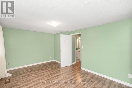 25 - 100 St Andrews Court, Hamilton, ON - Indoor Photo Showing Other Room