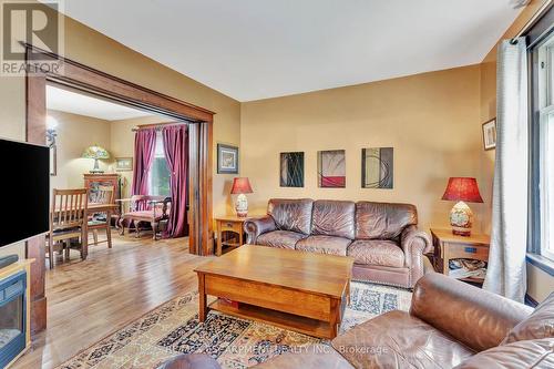 2038 Governors Road, Hamilton, ON - Indoor Photo Showing Living Room