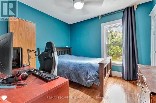 2038 Governors Road, Hamilton, ON - Indoor Photo Showing Bedroom