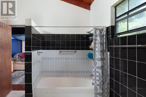 2 Vault Road, Barbados, ON - Indoor Photo Showing Bathroom