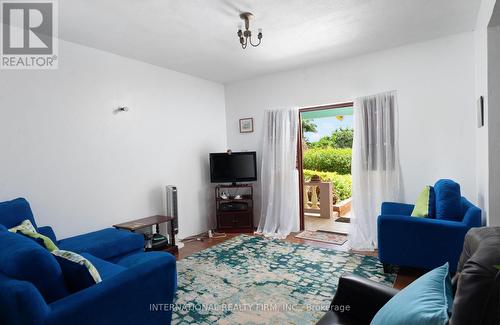 2 Vault Road, Barbados, ON - Indoor Photo Showing Living Room