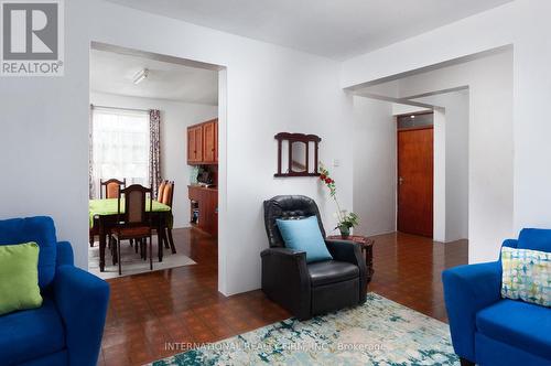 2 Vault Road, Barbados, ON - Indoor Photo Showing Living Room