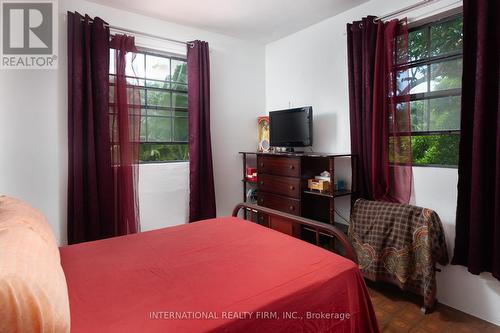 2 Vault Road, Barbados, ON - Indoor Photo Showing Bedroom