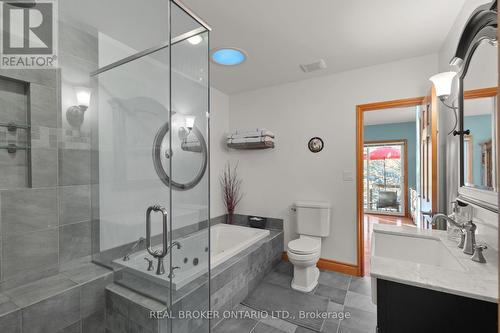 1093 Laidlaw Avenue, Gravenhurst, ON - Indoor Photo Showing Bathroom