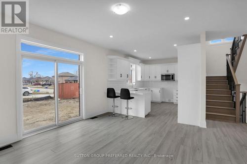 2 Bouw Place, Dutton/Dunwich (Dutton), ON - Indoor Photo Showing Kitchen