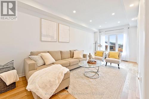 11 Bruton Street, Thorold, ON - Indoor Photo Showing Living Room