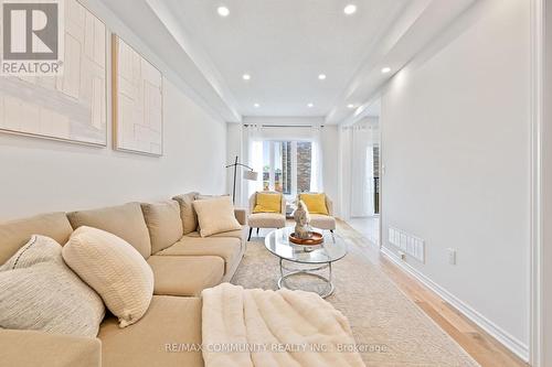 11 Bruton Street, Thorold, ON - Indoor Photo Showing Living Room