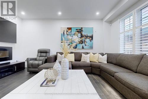 286 Barons Street, Vaughan, ON - Indoor Photo Showing Living Room