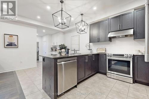 286 Barons Street, Vaughan, ON - Indoor Photo Showing Kitchen With Stainless Steel Kitchen