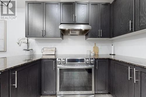 286 Barons Street, Vaughan, ON - Indoor Photo Showing Kitchen