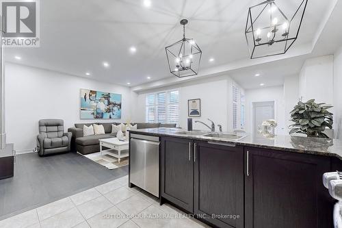 286 Barons Street, Vaughan, ON - Indoor Photo Showing Kitchen