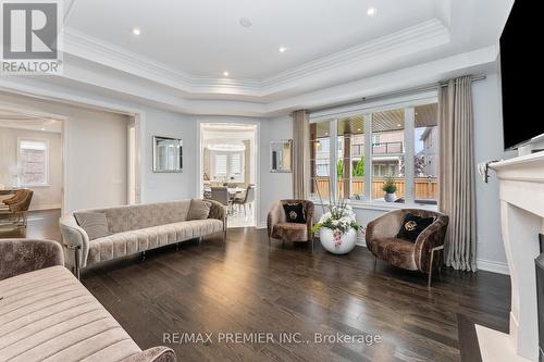 396 Woodgate Pines Drive, Vaughan, ON - Indoor Photo Showing Living Room