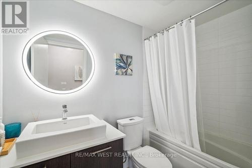 614 - 4800 Highway 7, Vaughan, ON - Indoor Photo Showing Bathroom