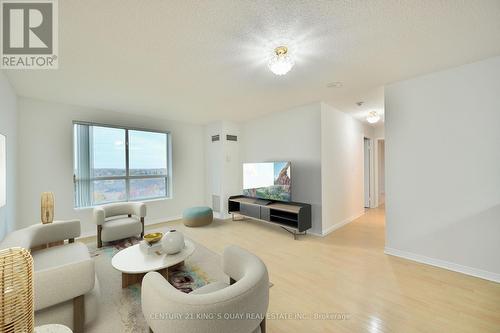 Ph22 - 3 Ellesmere Street, Richmond Hill, ON - Indoor Photo Showing Living Room