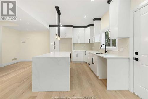 642 Grand Marais Road, Windsor, ON - Indoor Photo Showing Kitchen