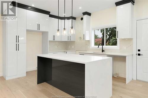 642 Grand Marais Road, Windsor, ON - Indoor Photo Showing Kitchen