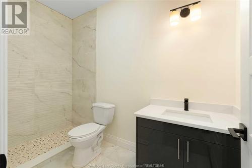 642 Grand Marais Road, Windsor, ON - Indoor Photo Showing Bathroom