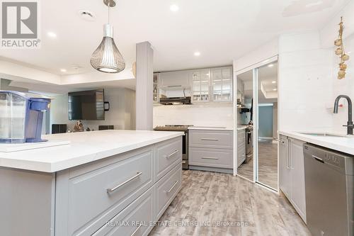 34 College Avenue, Orangeville, ON - Indoor Photo Showing Kitchen With Upgraded Kitchen