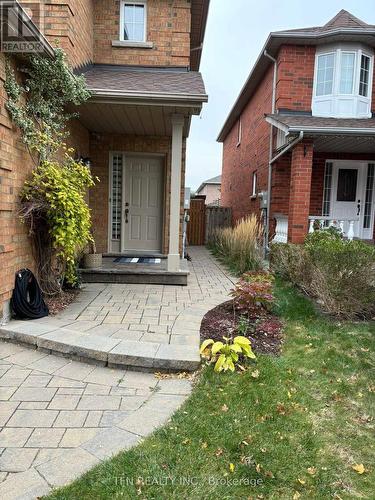 Bsmt - 851 Clemens Crescent, Mississauga, ON - Outdoor