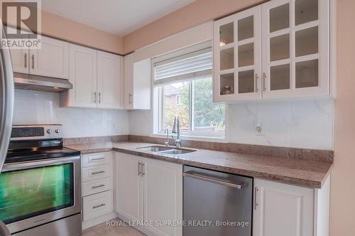 3857 Milkwood Crescent, Mississauga, ON - Indoor Photo Showing Kitchen With Double Sink