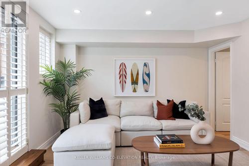 503 Oxford Street, Toronto, ON - Indoor Photo Showing Living Room