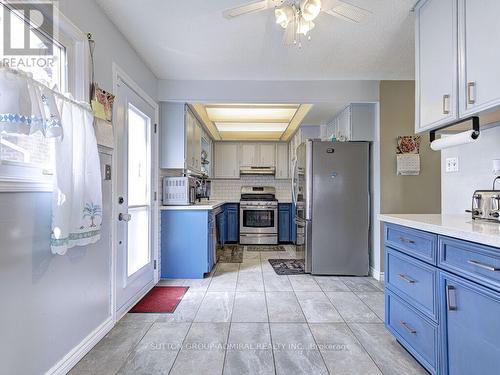 92 Simmons Boulevard, Brampton, ON - Indoor Photo Showing Kitchen