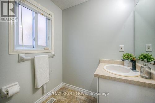 83 Bridlewreath Street, Kitchener, ON - Indoor Photo Showing Bathroom